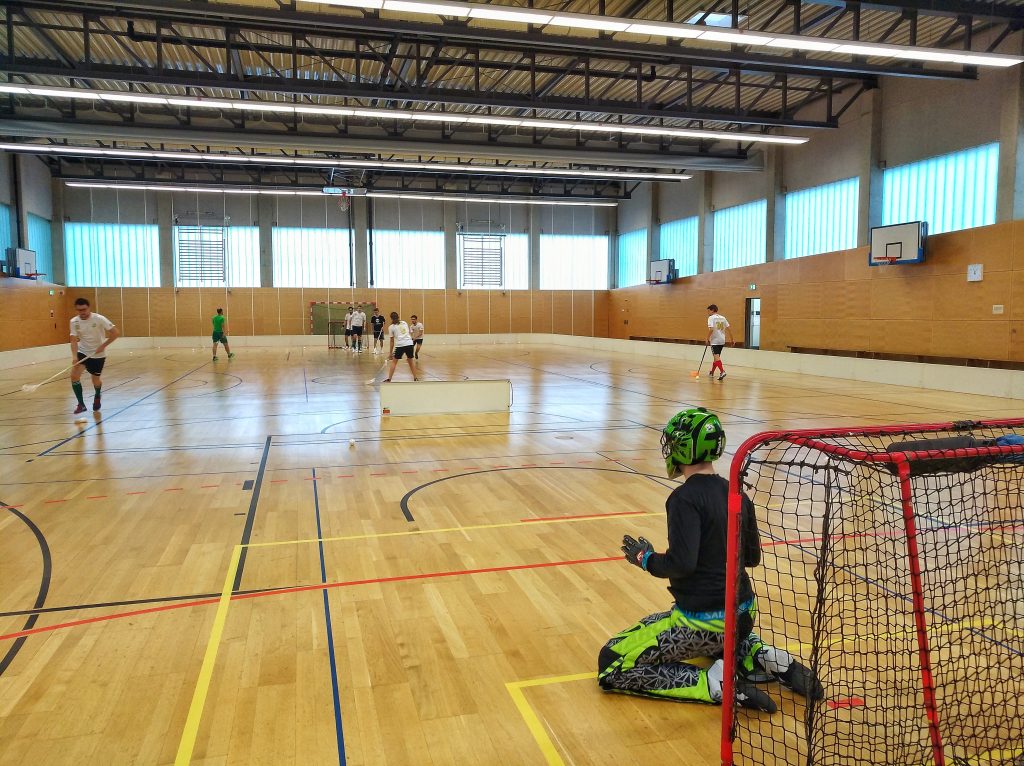 Phönix-Leipzig-Goalie Lukas Nietfeld wird warmgeschossen