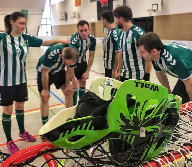 Hängende Köpfe nach dem Spiel gegen Jena von den Floorballspielern Phönix Leipzig